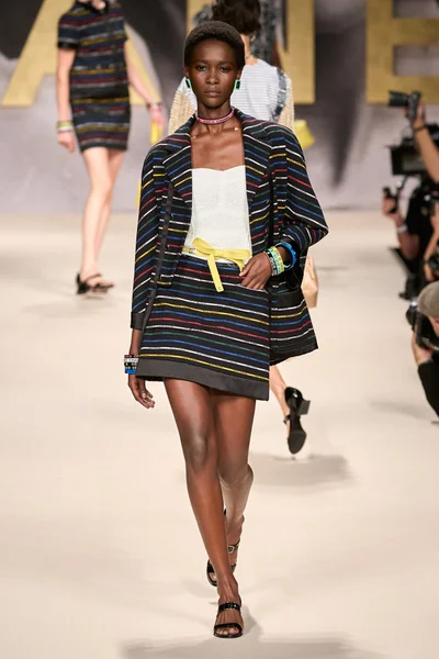 Look 30